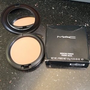 MAC Bronzing Powder, compact